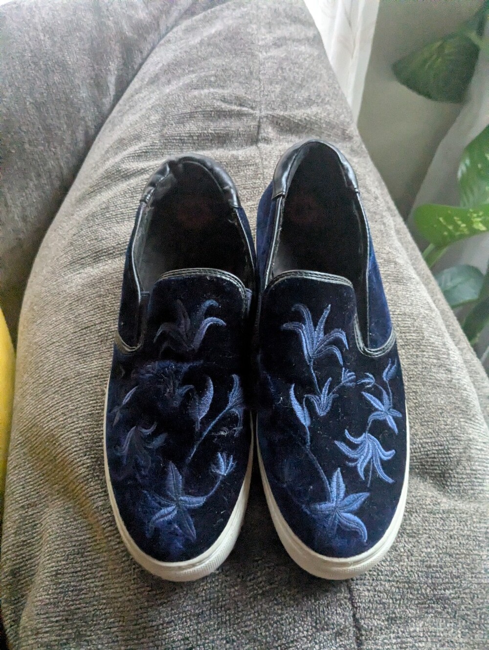 Kenneth Cole Navy Blue Velvet Slip-On Loafers with Embroidered Floral Design